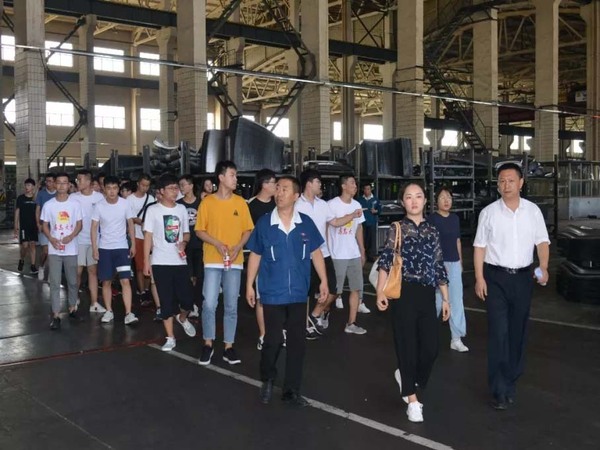 高校大学生来赢博集团科普基地实践学习